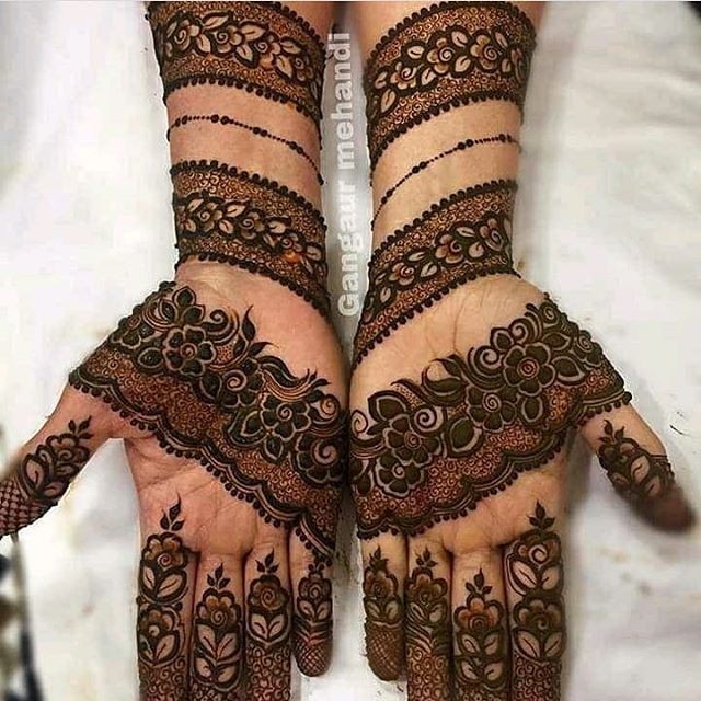 a simple arabic mehandi design