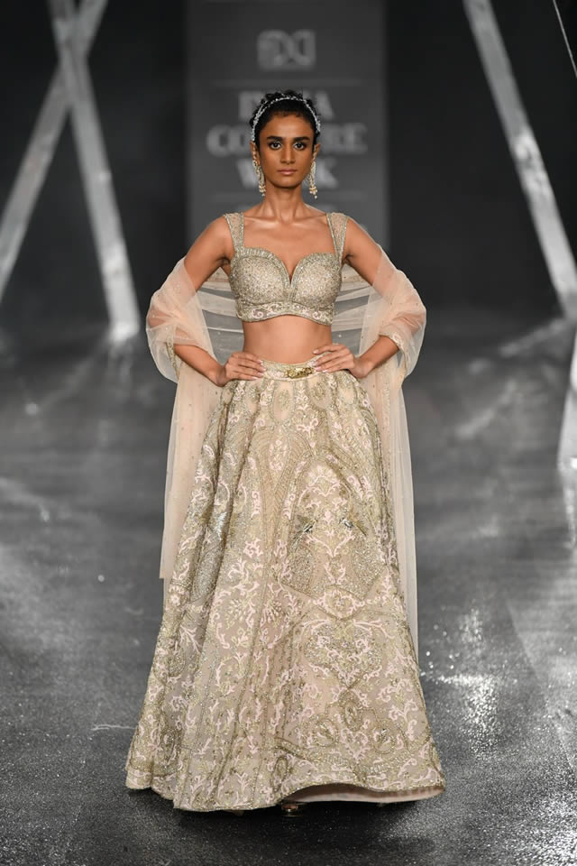 Falguni-and-Shane-Peacock-India-Couture-Week-Collection