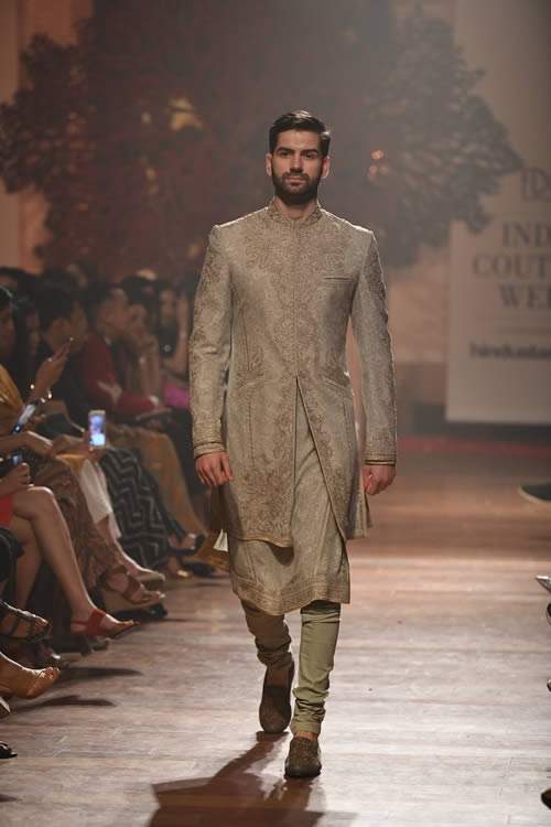 Fashion-designer-Tarun-Tahiliani-latest-dresses