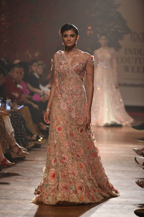 Fashion-designer-Tarun-Tahiliani-women-fashion