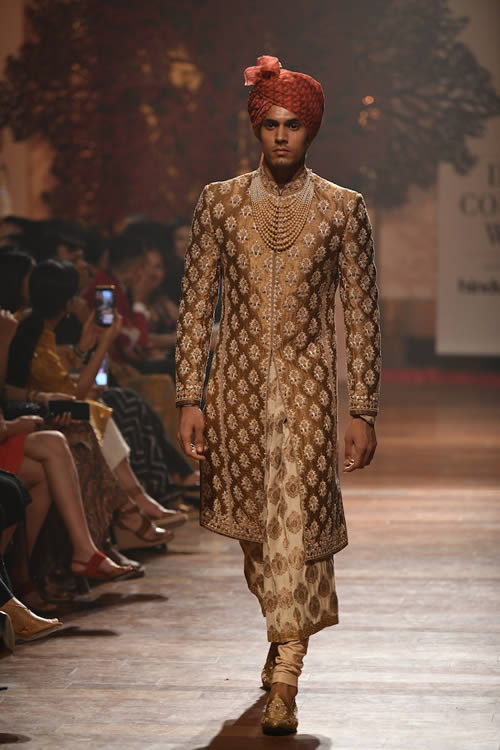 Tarun-Tahiliani-formal-wear-collection