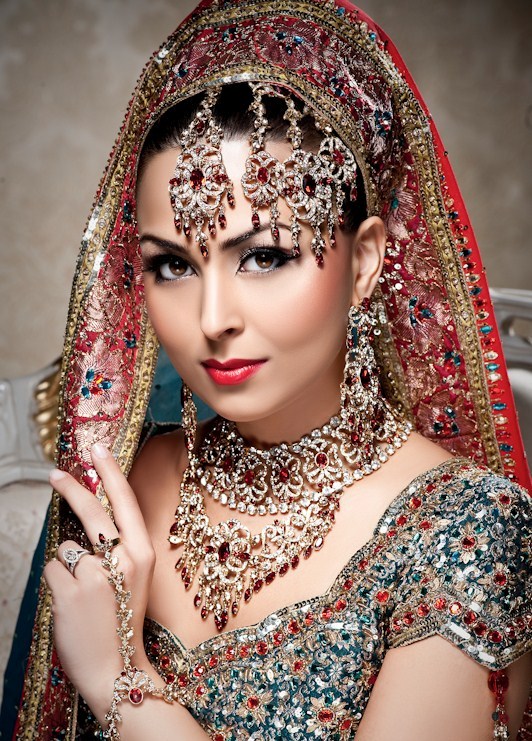 Indian-Bridal-Makeup-Styles
