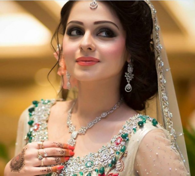 New-Style-Pakistani-Walima-Dress-with-Makeup