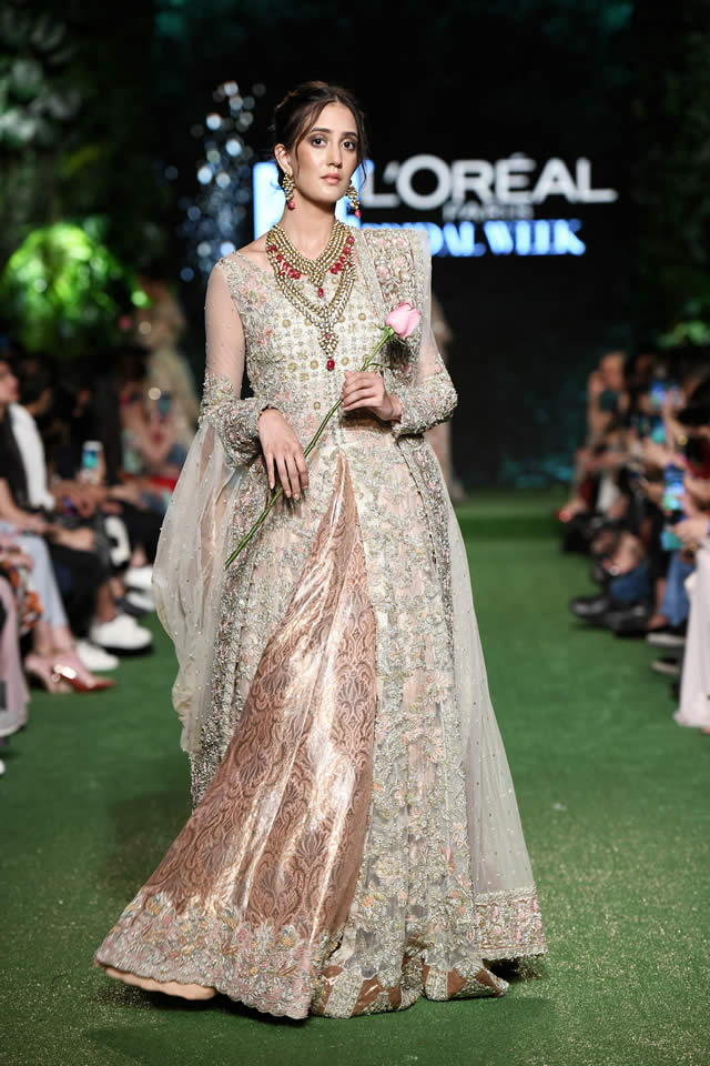 saira-shakira-bridal-dresses-2019-at-pfdc