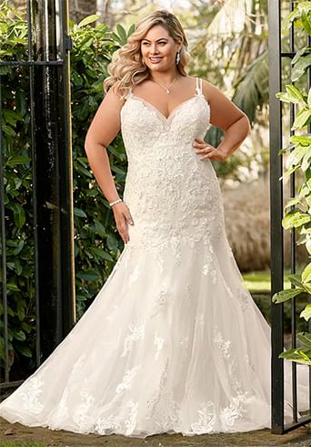 sweetheart-neckline-with-lace-embellishment