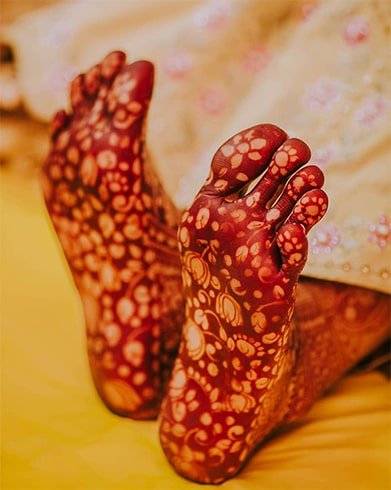 under-feet-mehndi-design