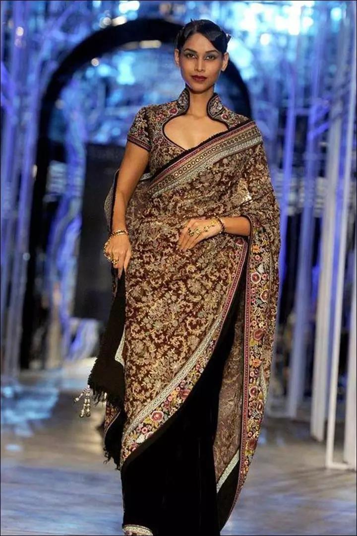 Regal-High-Collar-Blouse-Heart-bridal-saree-blouse-design.jpg