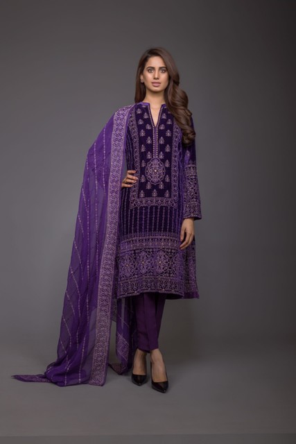 Bareeze-Luxury-Winter-Embroidered-Dresses-Shawls-Designs-2