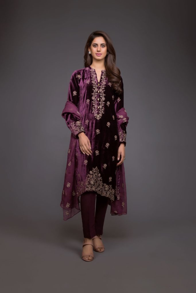 Bareeze-Luxury-Winter-Embroidered-Dresses-Shawls-Designs-2