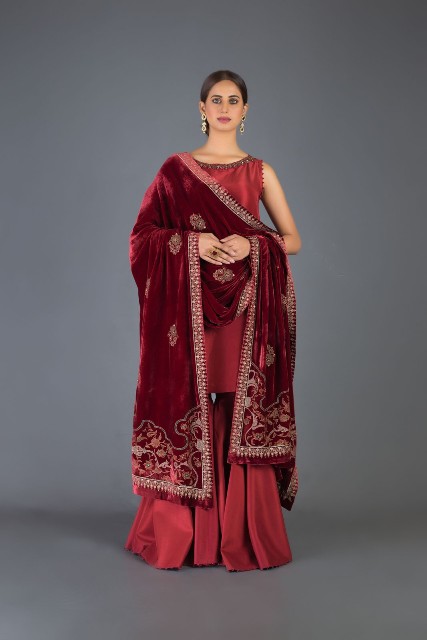 Bareeze-Luxury-Winter-Embroidered-Dresses-Shawls-Designs-4