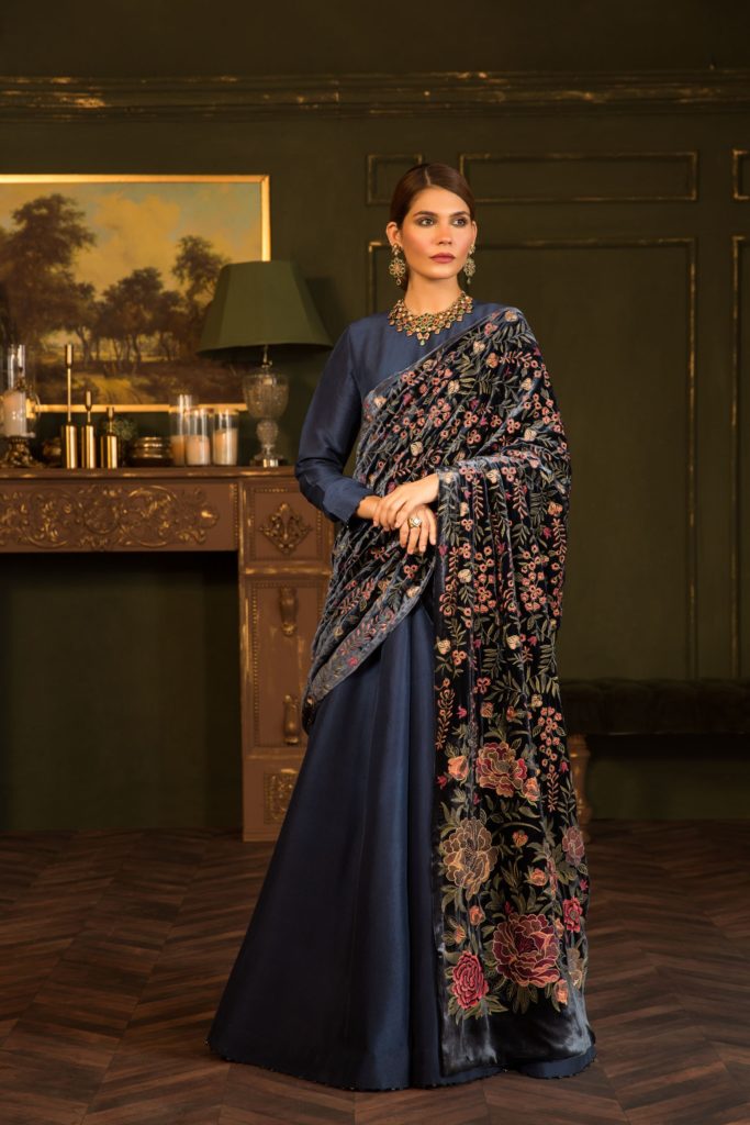 Bareeze-Luxury-Winter-Embroidered-Dresses-Shawls-Designs-8
