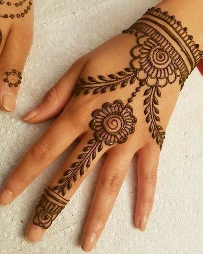 mehndi-designs-for-hands-simple