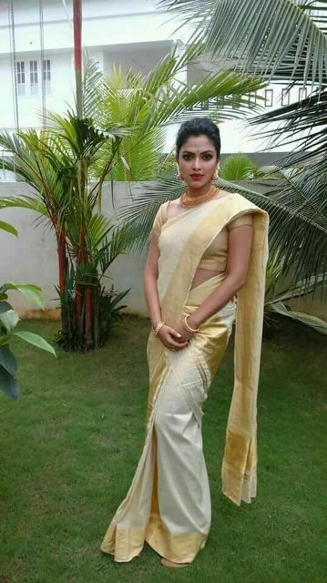 elegant-kasavu-saree-having-gold-blouse