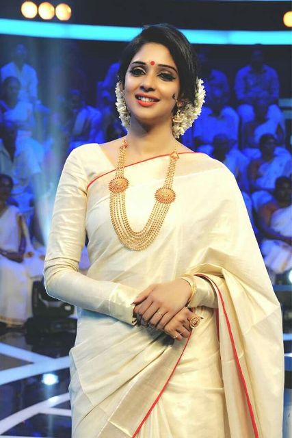 trendy-kerala-saree-with-matching-white-blouse
