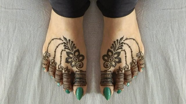 mehndi-designs-for-feet-easy