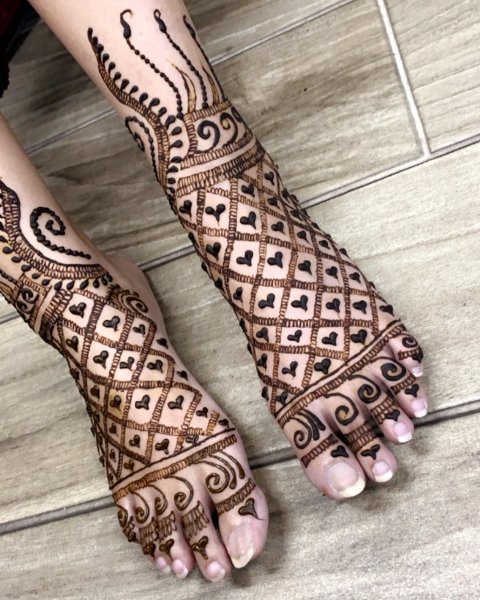 mehndi-designs-on-foot
