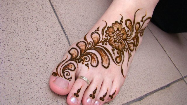mehndi-feet-designs