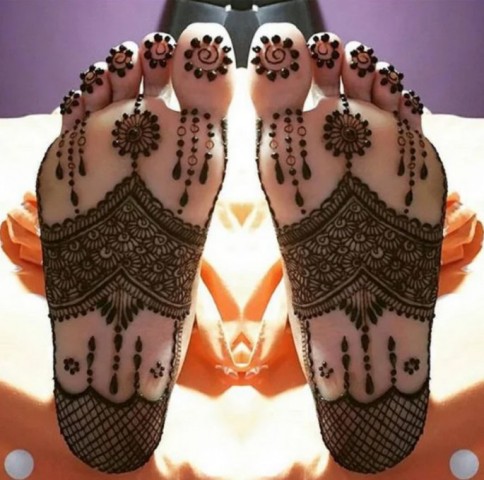 simple-mehndi-designs-for-feet