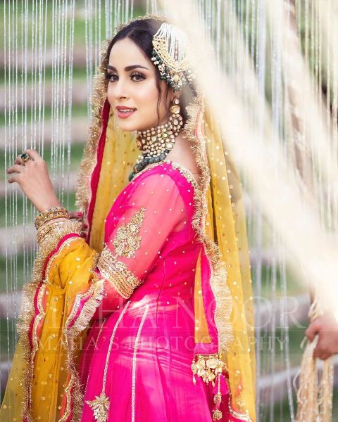bright-mehndi-bridal-looks-2020-Nimra-Khan